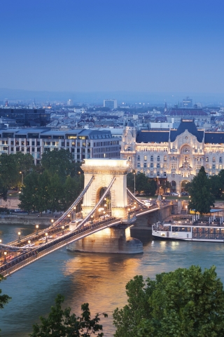 Chain Bridge Hungary for 320 x 480 Phones resolution