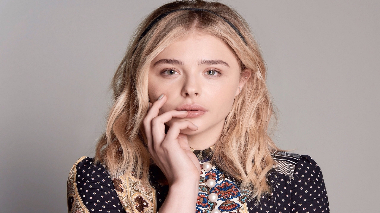 Chloe Moretz Looking Lovely for 1280 x 720 HDTV 720p resolution