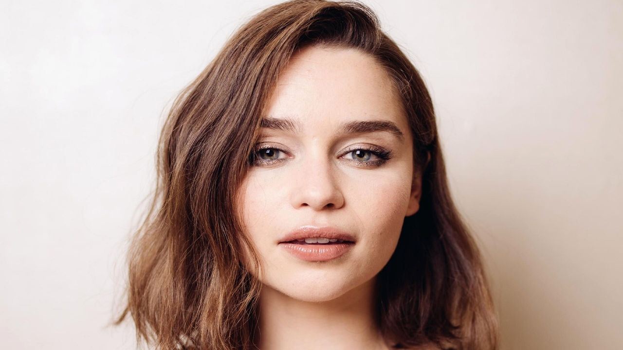 Emilia Clarke Cute Face for 1280 x 720 HDTV 720p resolution