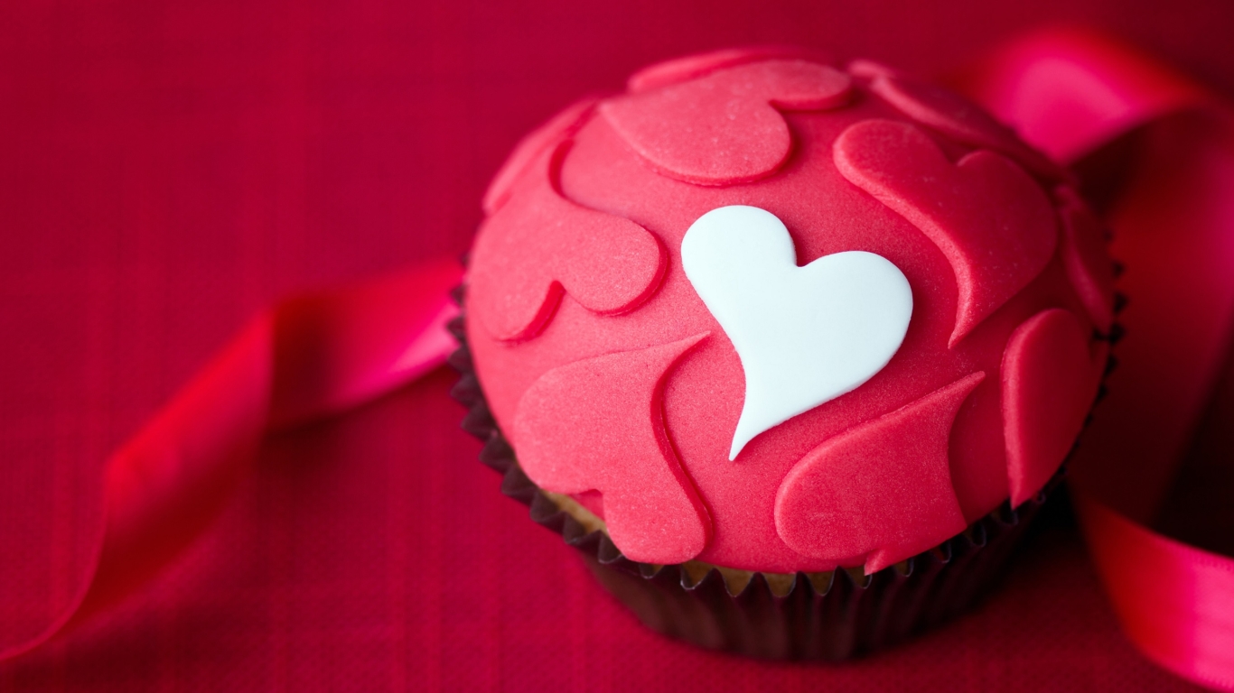 Love Cupcake for 1366 x 768 HDTV resolution