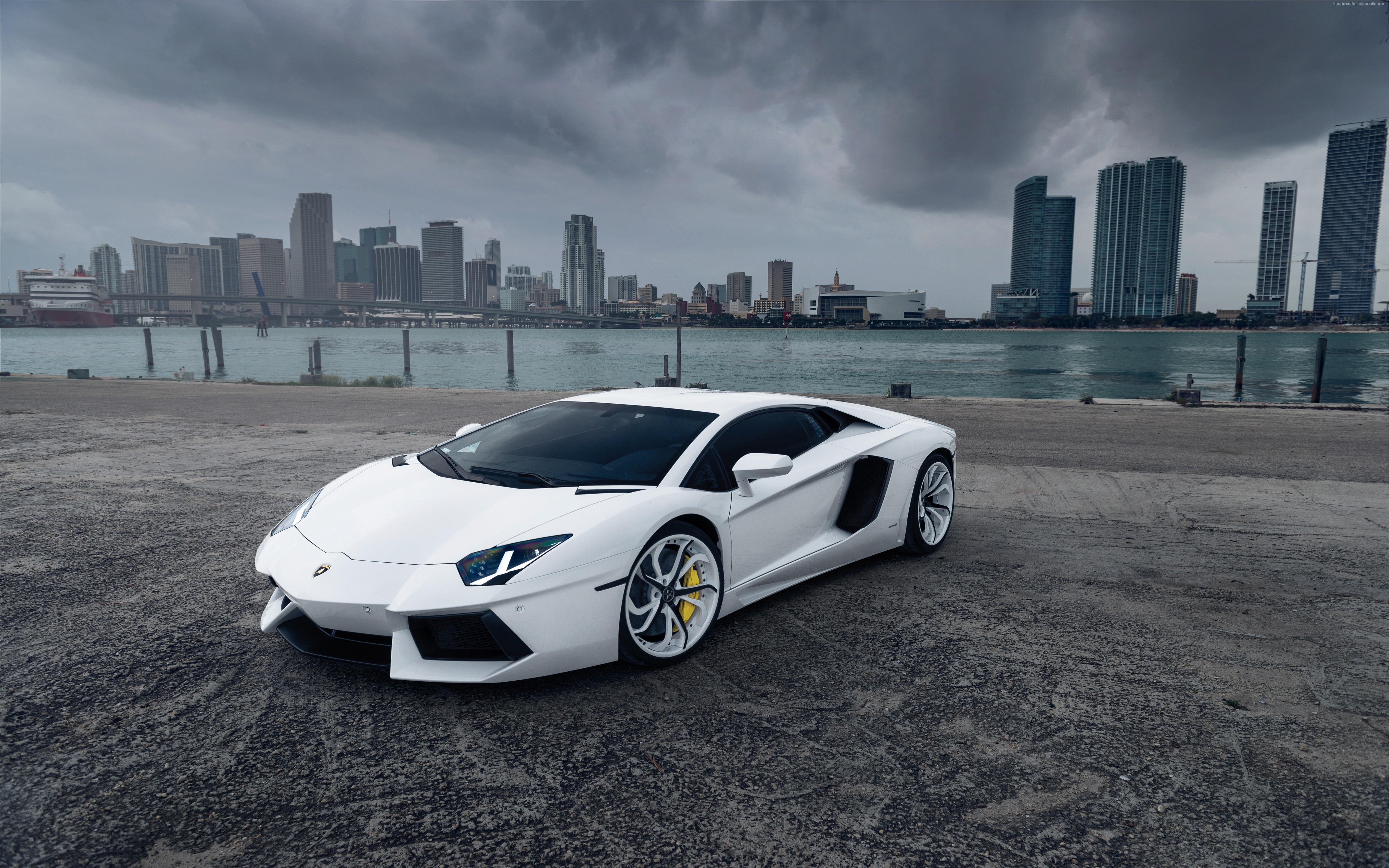 White Lamborghini Aventador for 5120 x 3200 5K Ultra Wide resolution