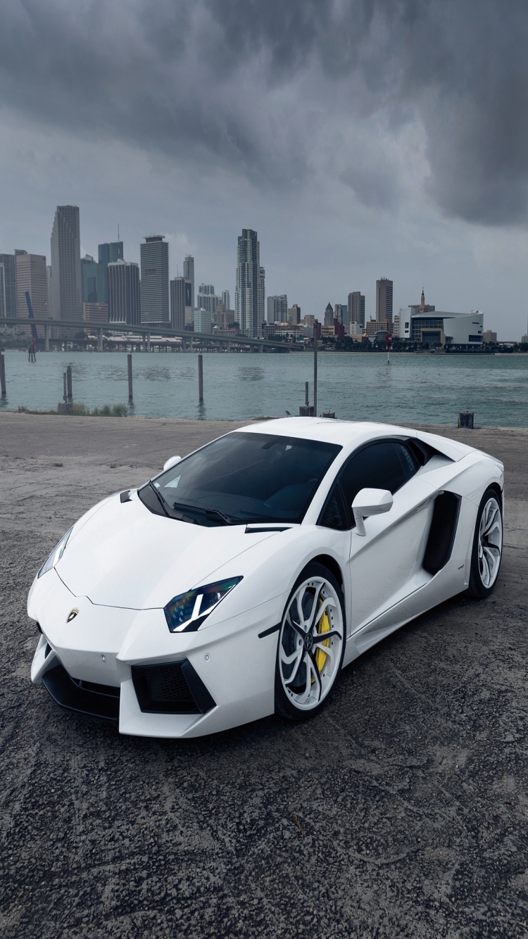 White Lamborghini Aventador for Apple iPhone 6S & 7 resolution