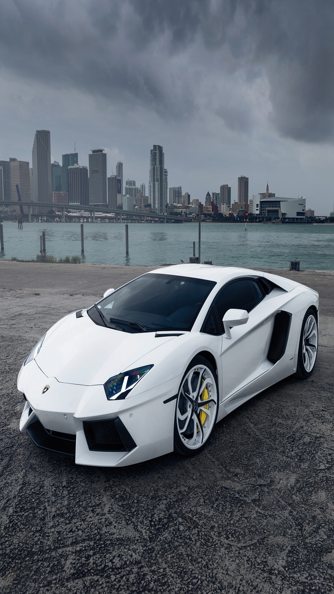 White Lamborghini Aventador for Apple iPhone 6S & 7 Plus resolution